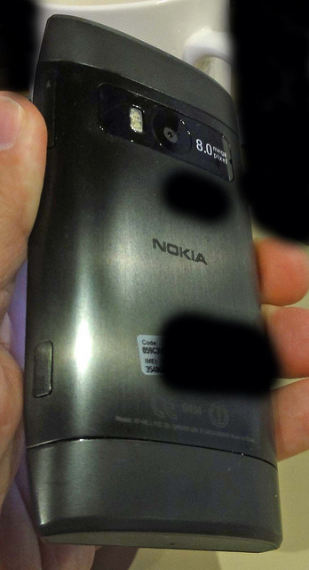 Nokia X7 back view