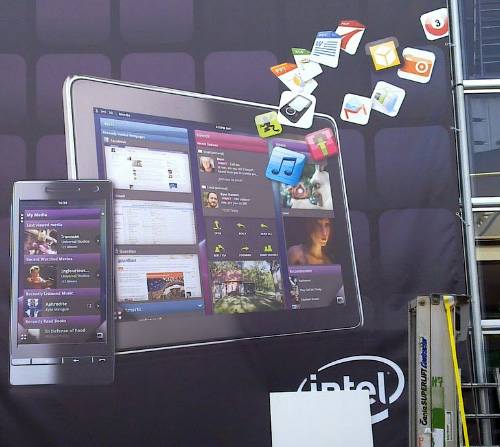 intel MeeGo tabet and phone at MWC